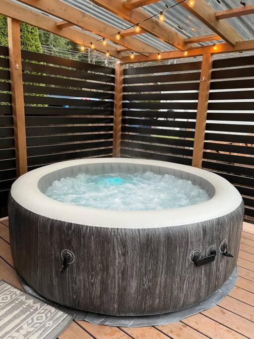 Modern Studio With Soft Tub And Mountain Views - Ratcliffe Guest Suite Duncan Ngoại thất bức ảnh